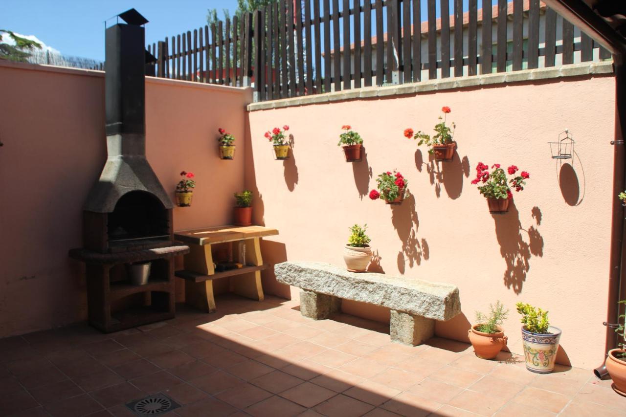 La Casa Madrona Apartment Villacastin Exterior photo